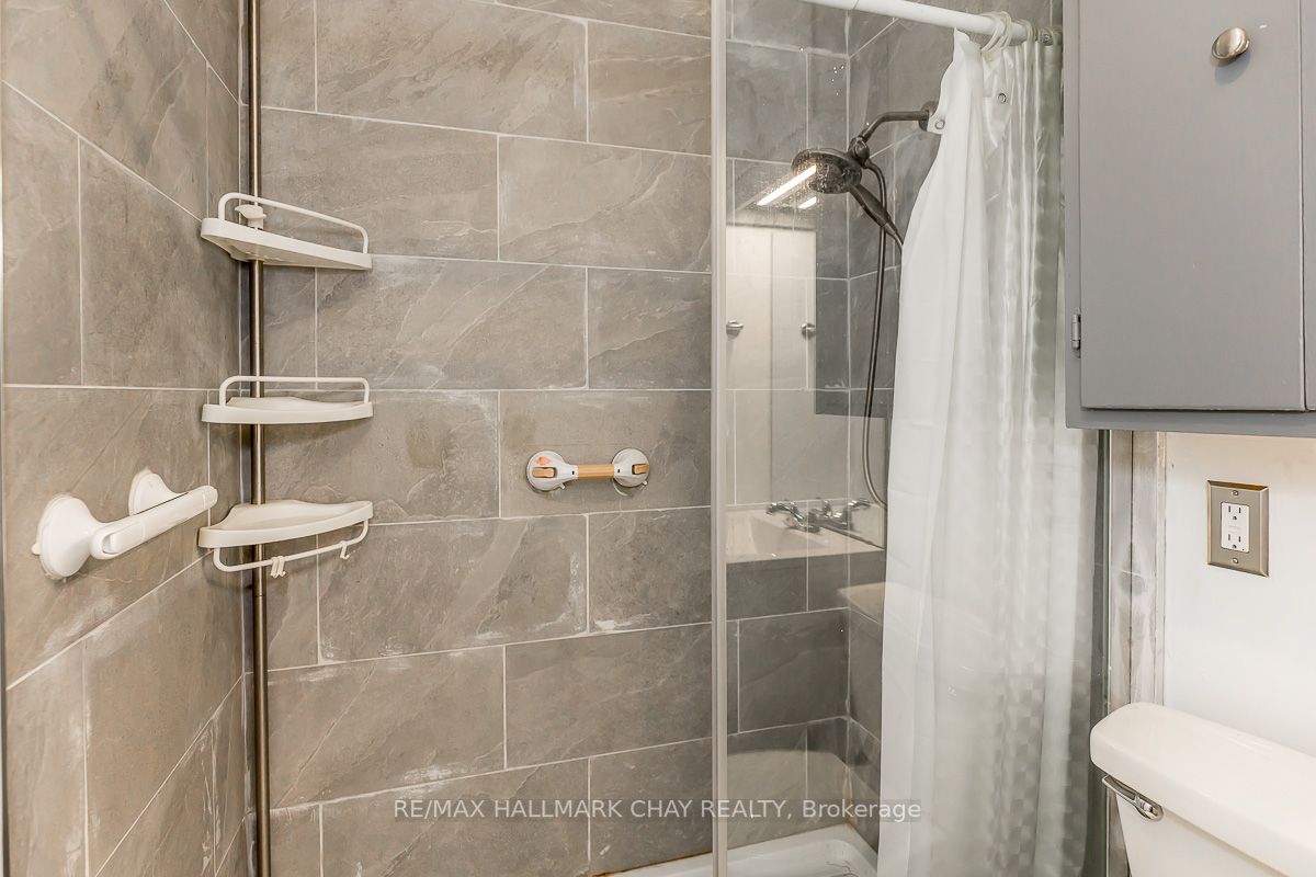 62 Hoover Cres