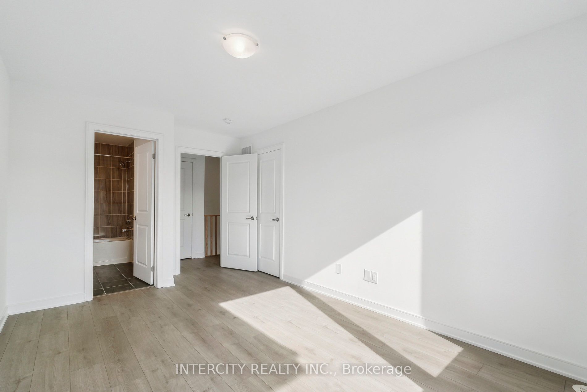 28 Spry Lane