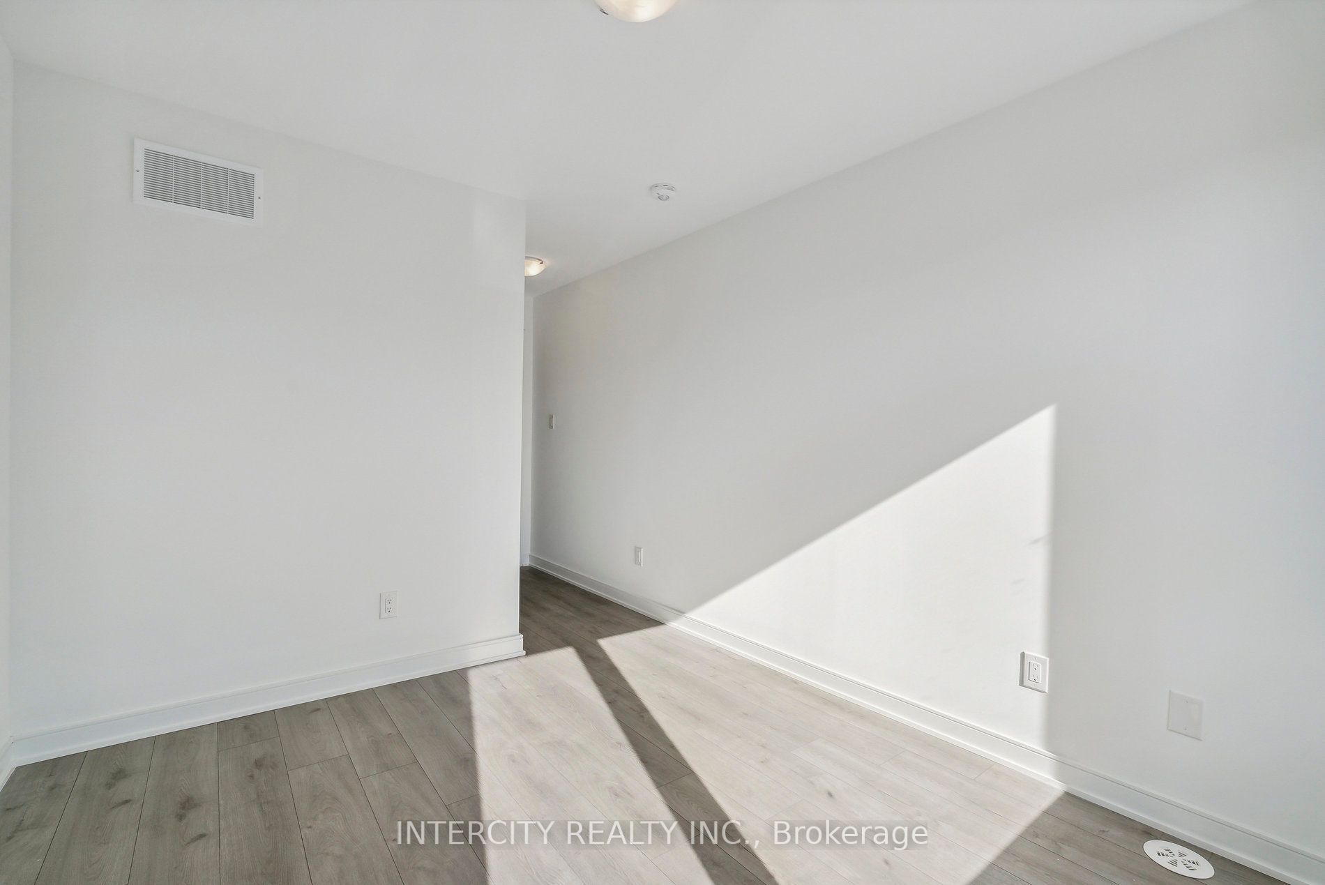 28 Spry Lane