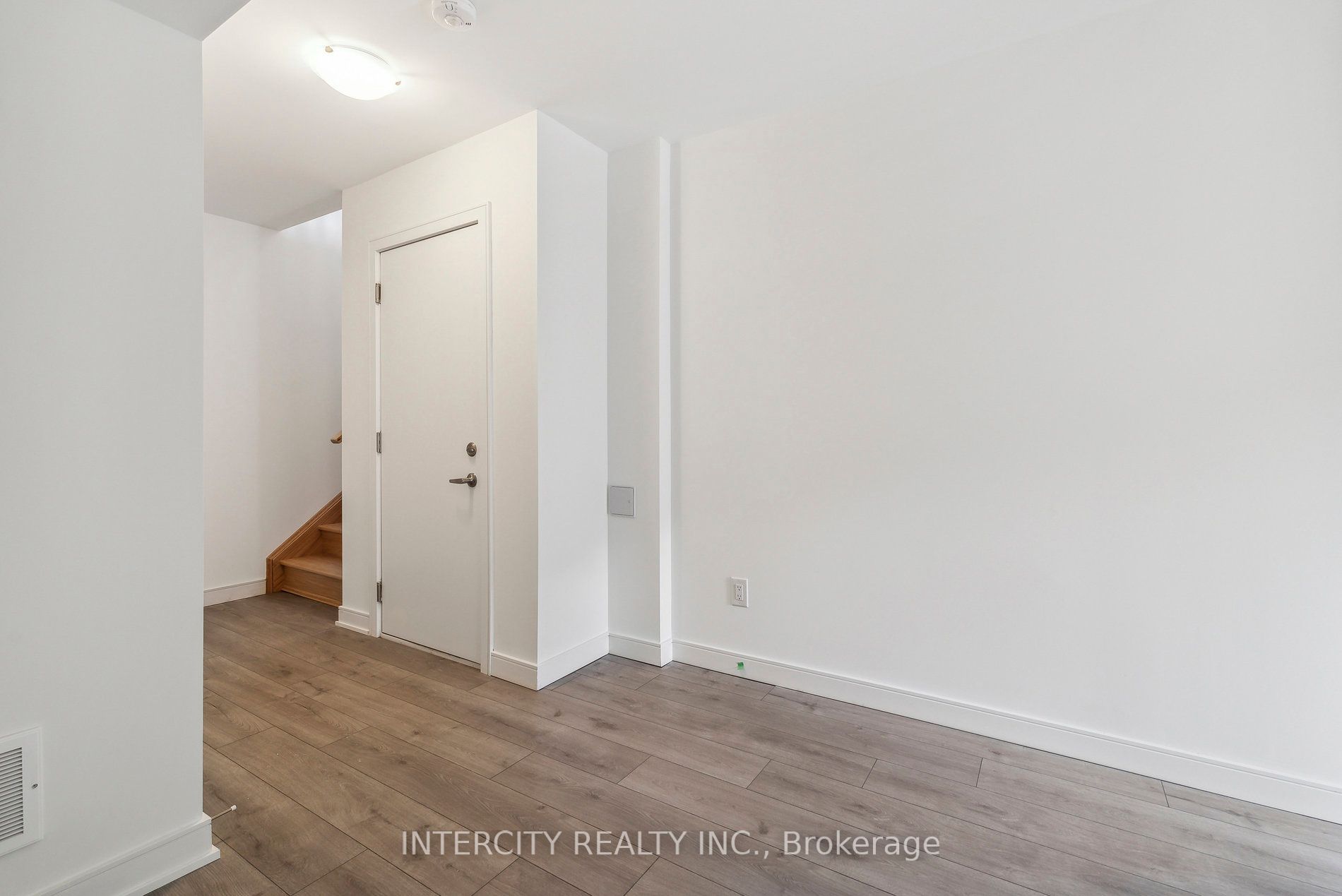 28 Spry Lane