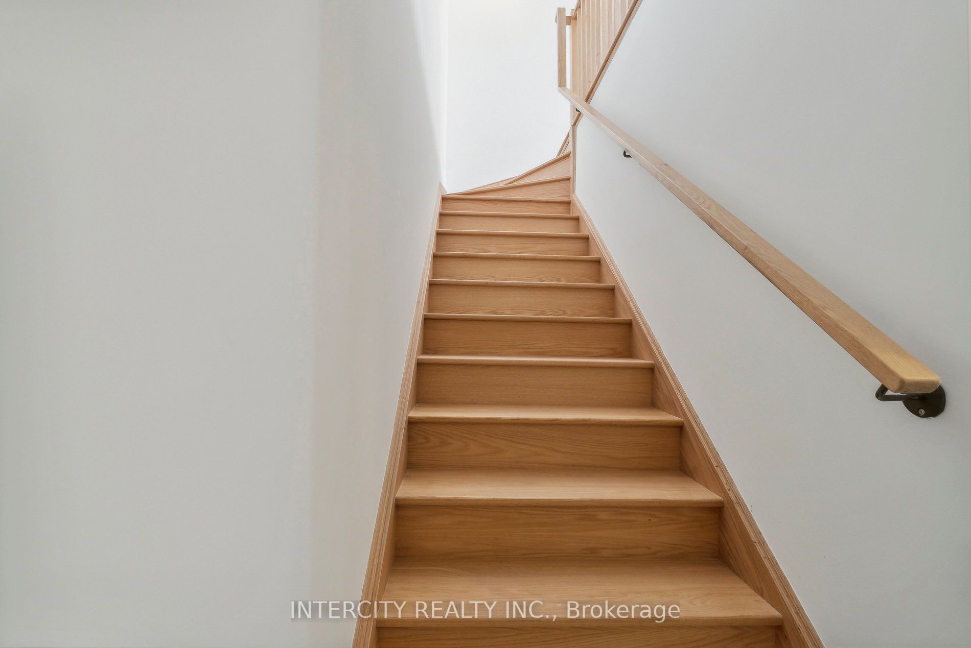 28 Spry Lane
