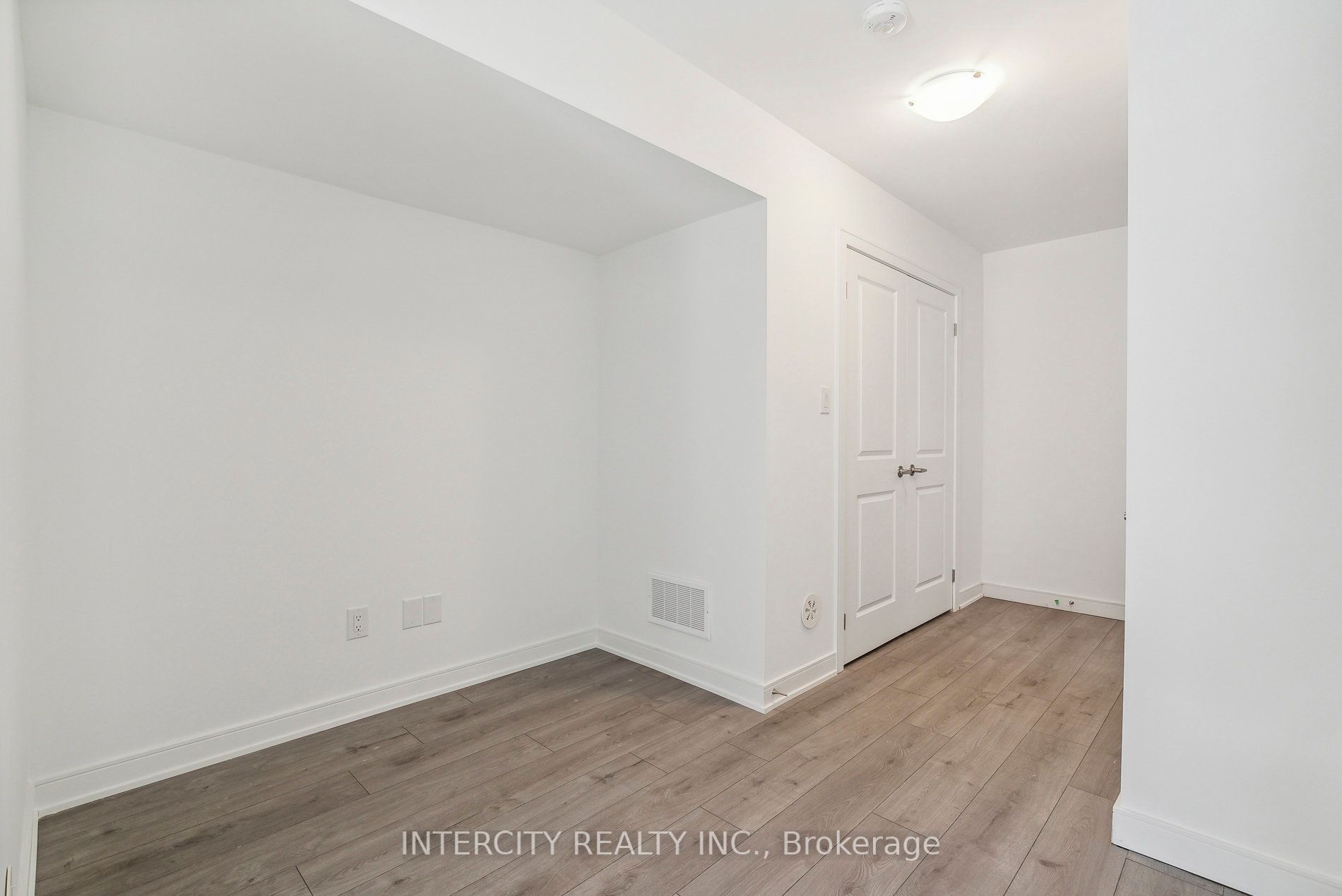 28 Spry Lane