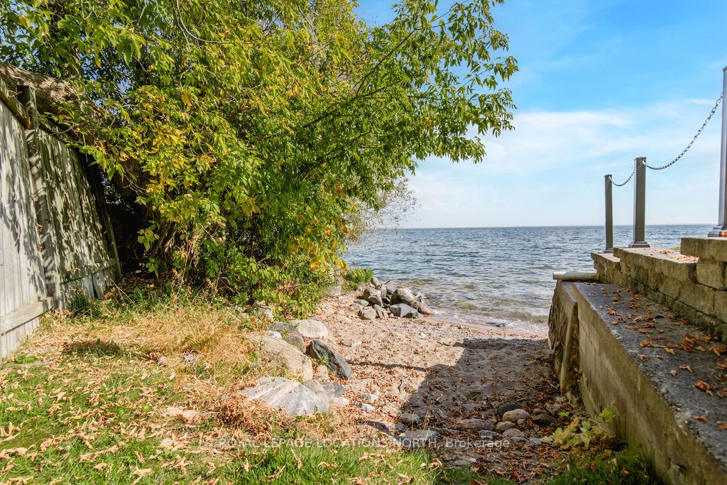 53 Lakeshore Rd W