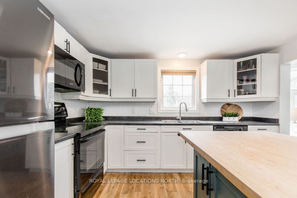 53 Lakeshore Rd W