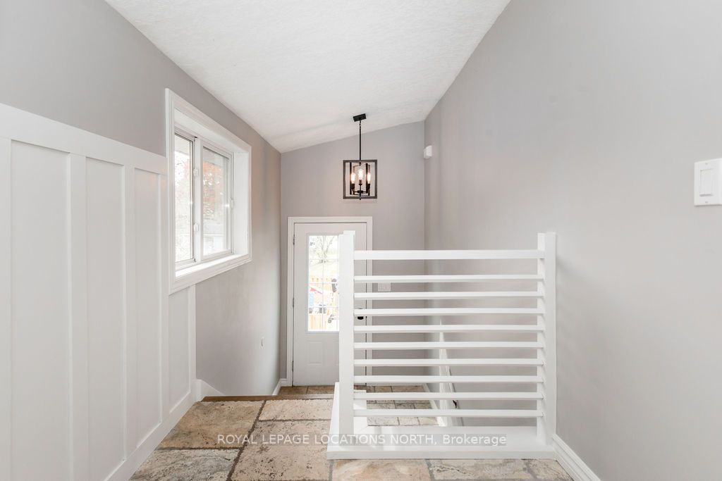 53 Lakeshore Rd W