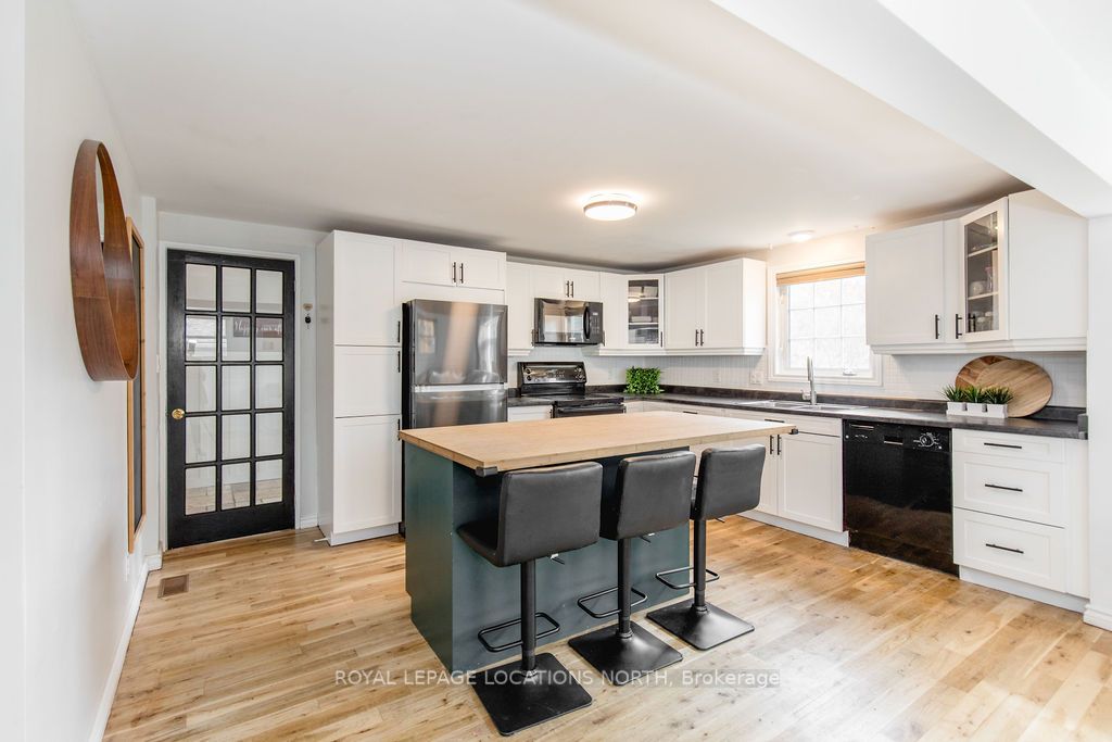 53 Lakeshore Rd W