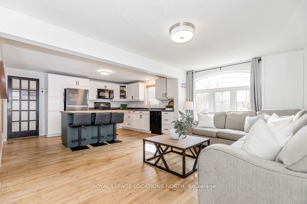 53 Lakeshore Rd W