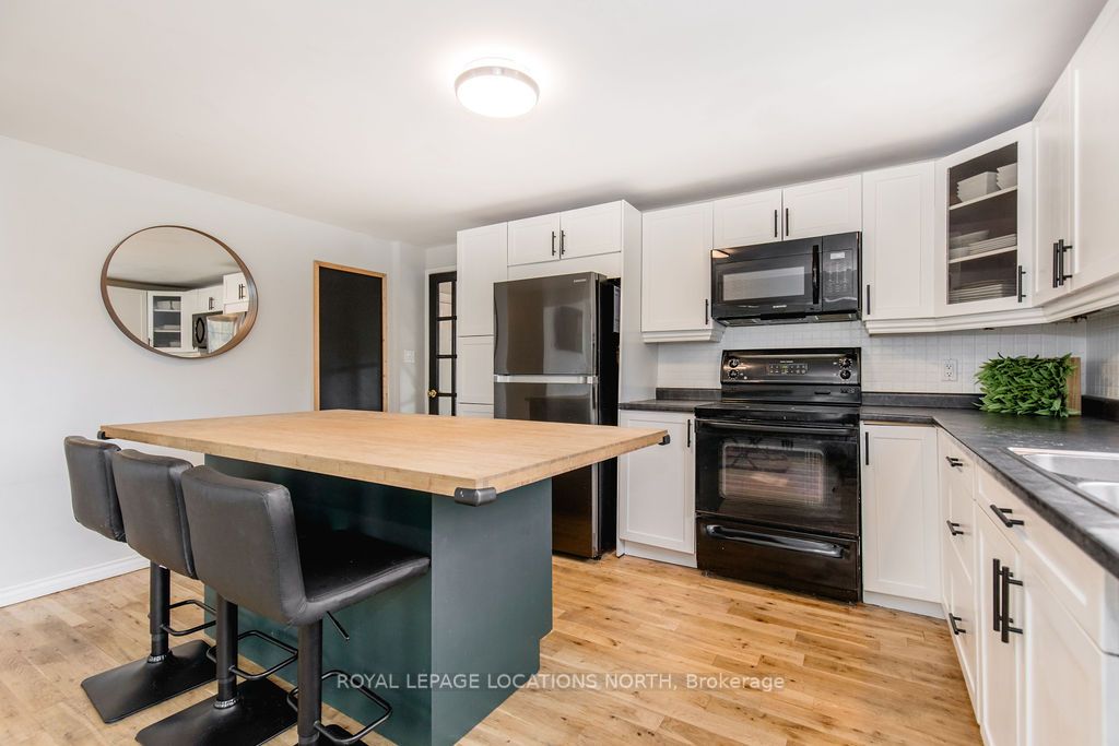 53 Lakeshore Rd W