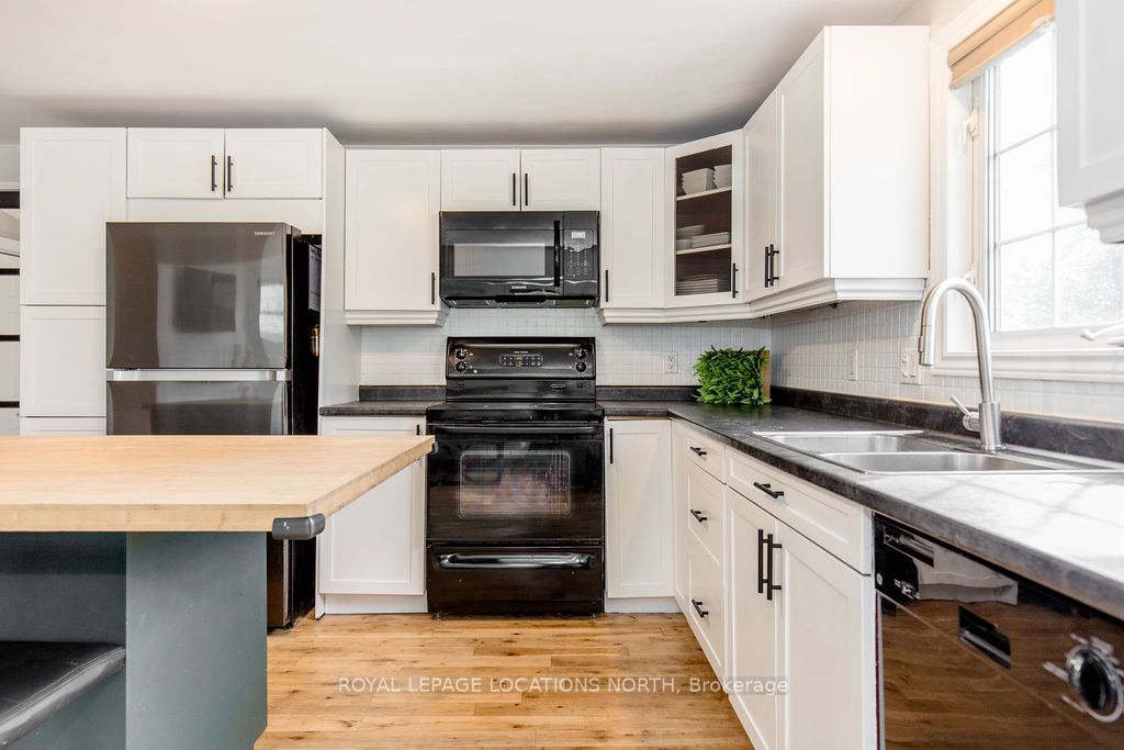 53 Lakeshore Rd W
