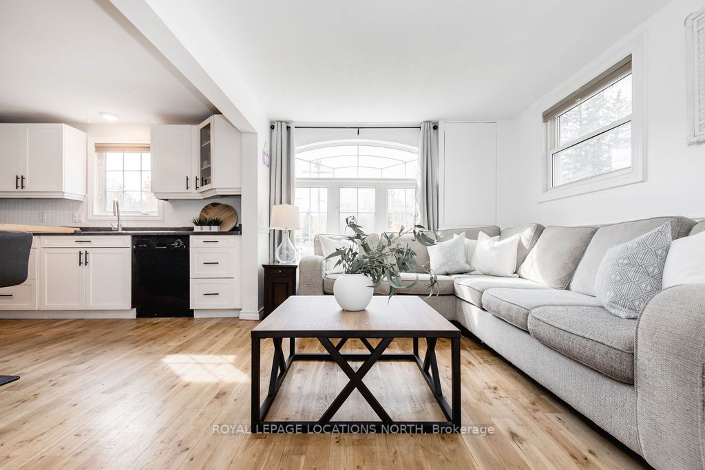 53 Lakeshore Rd W