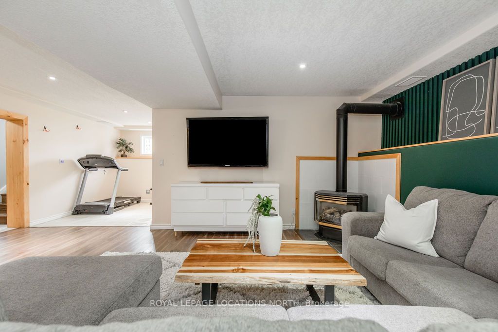 53 Lakeshore Rd W