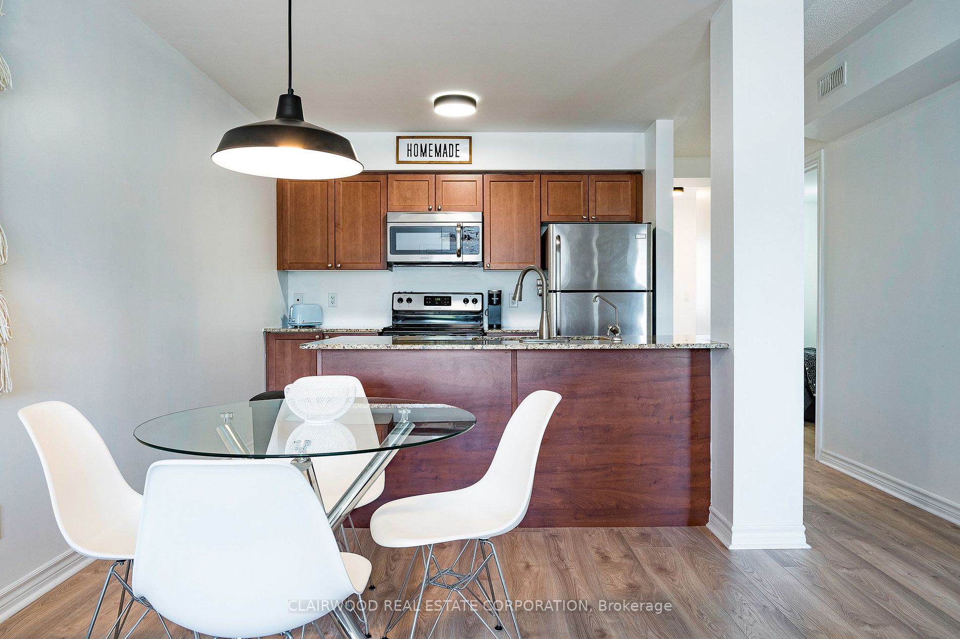 8 Brandy Lane Dr, #204