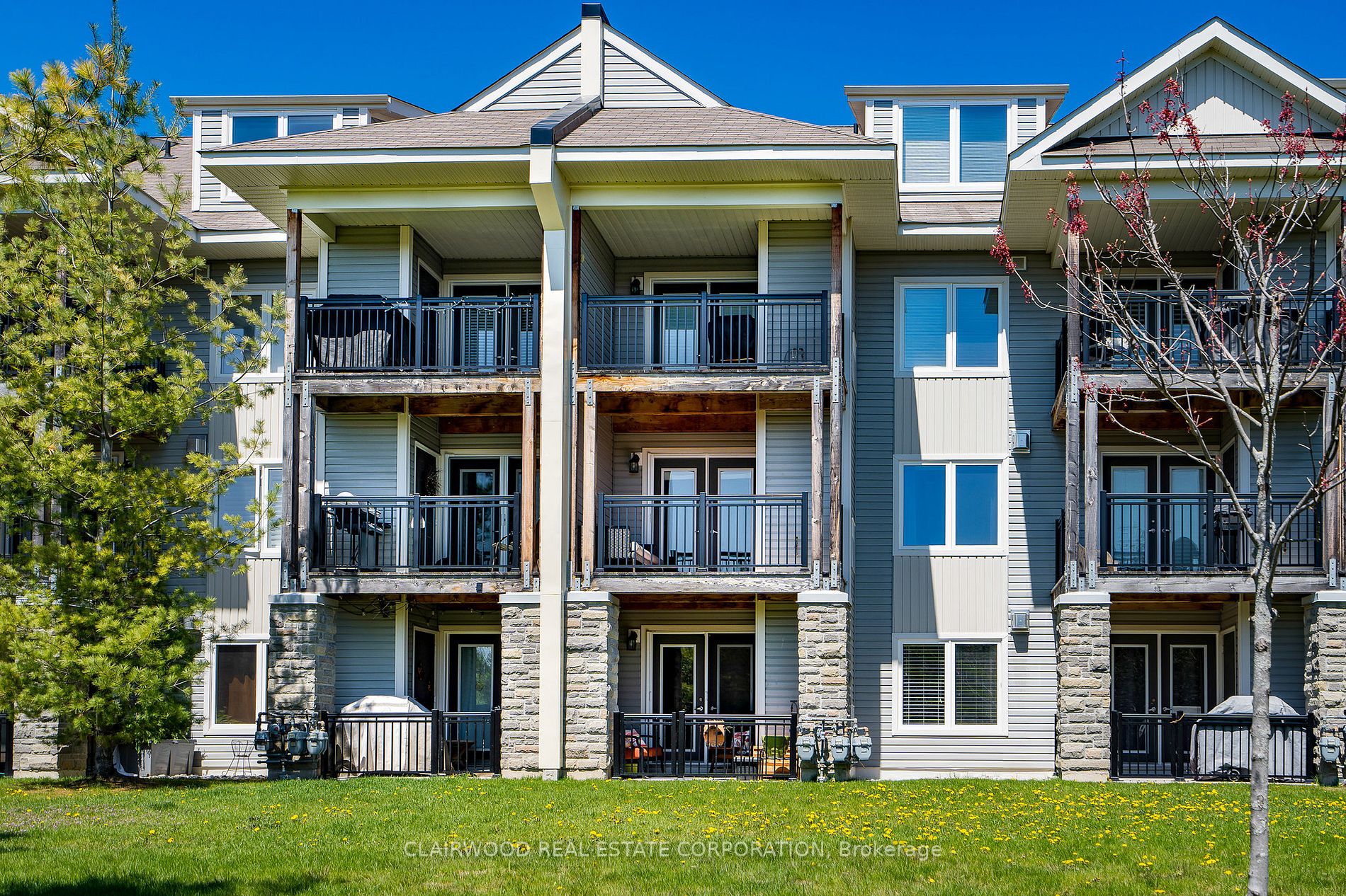 8 Brandy Lane Dr, #204