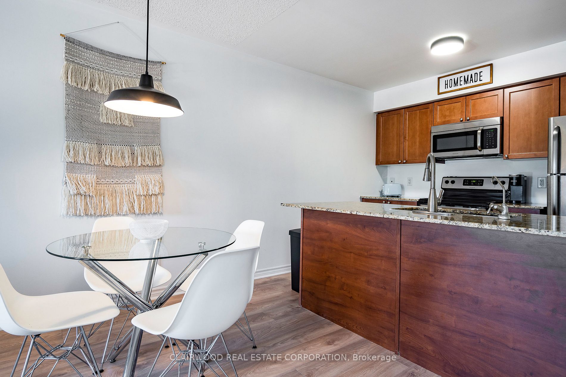 8 Brandy Lane Dr, #204