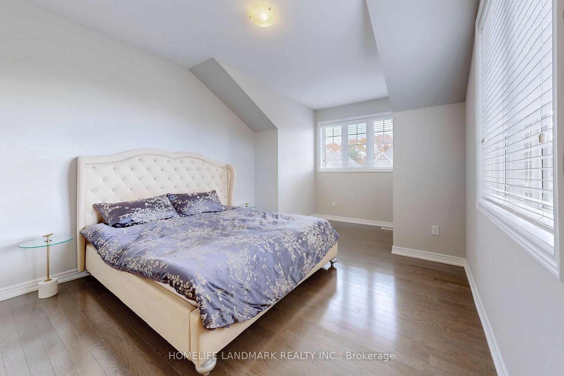 56 Redmond Cres