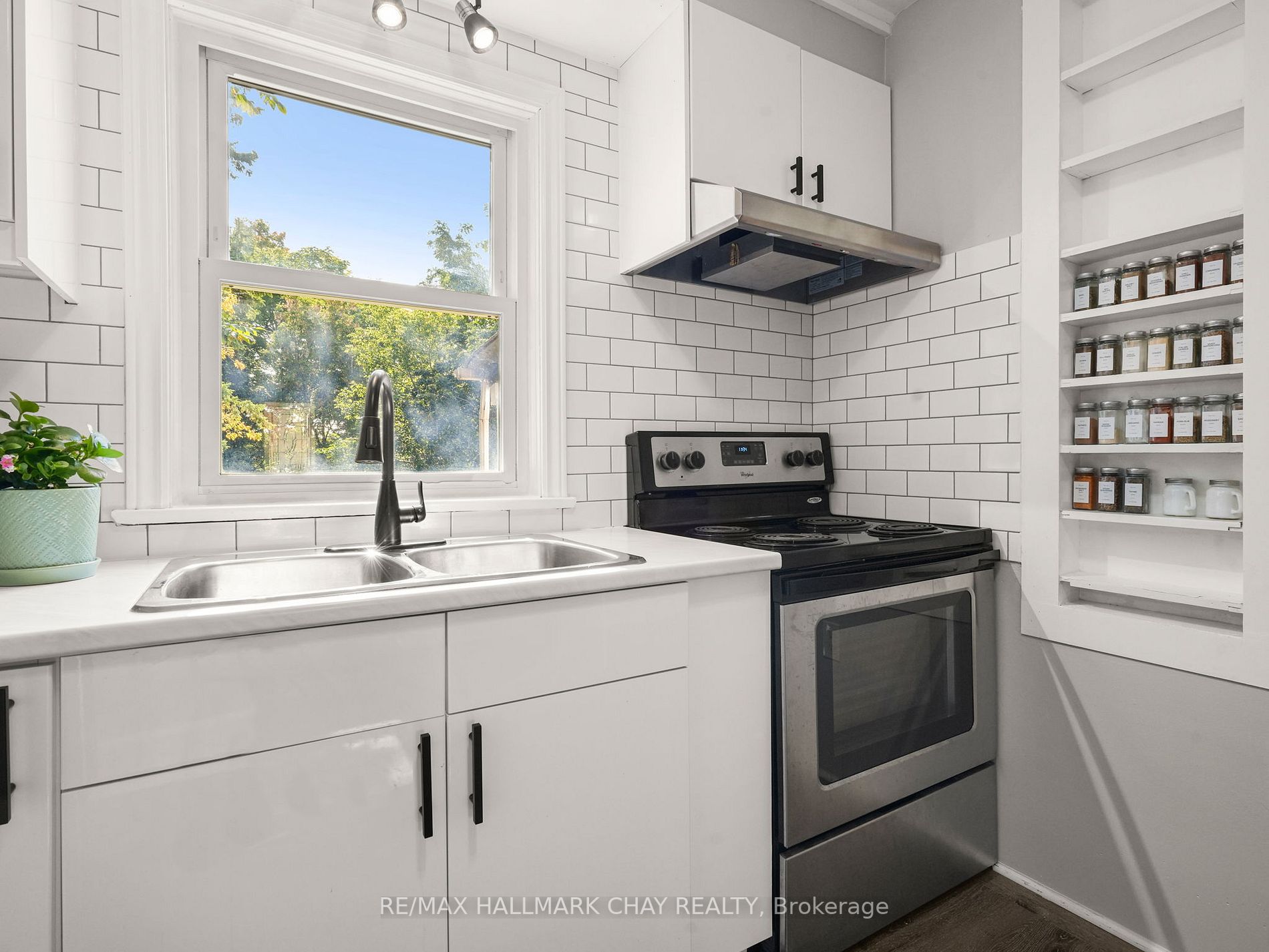 205 Mary St