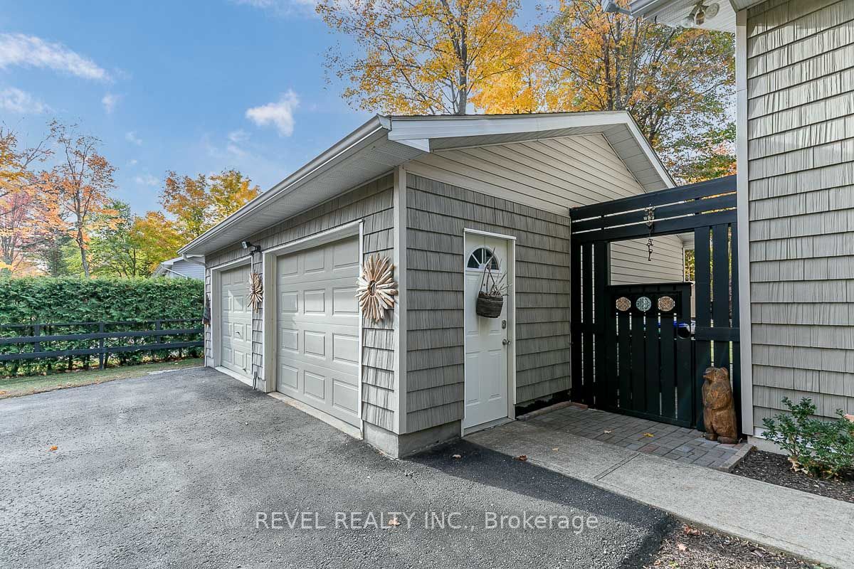676 Concession 15 Rd W