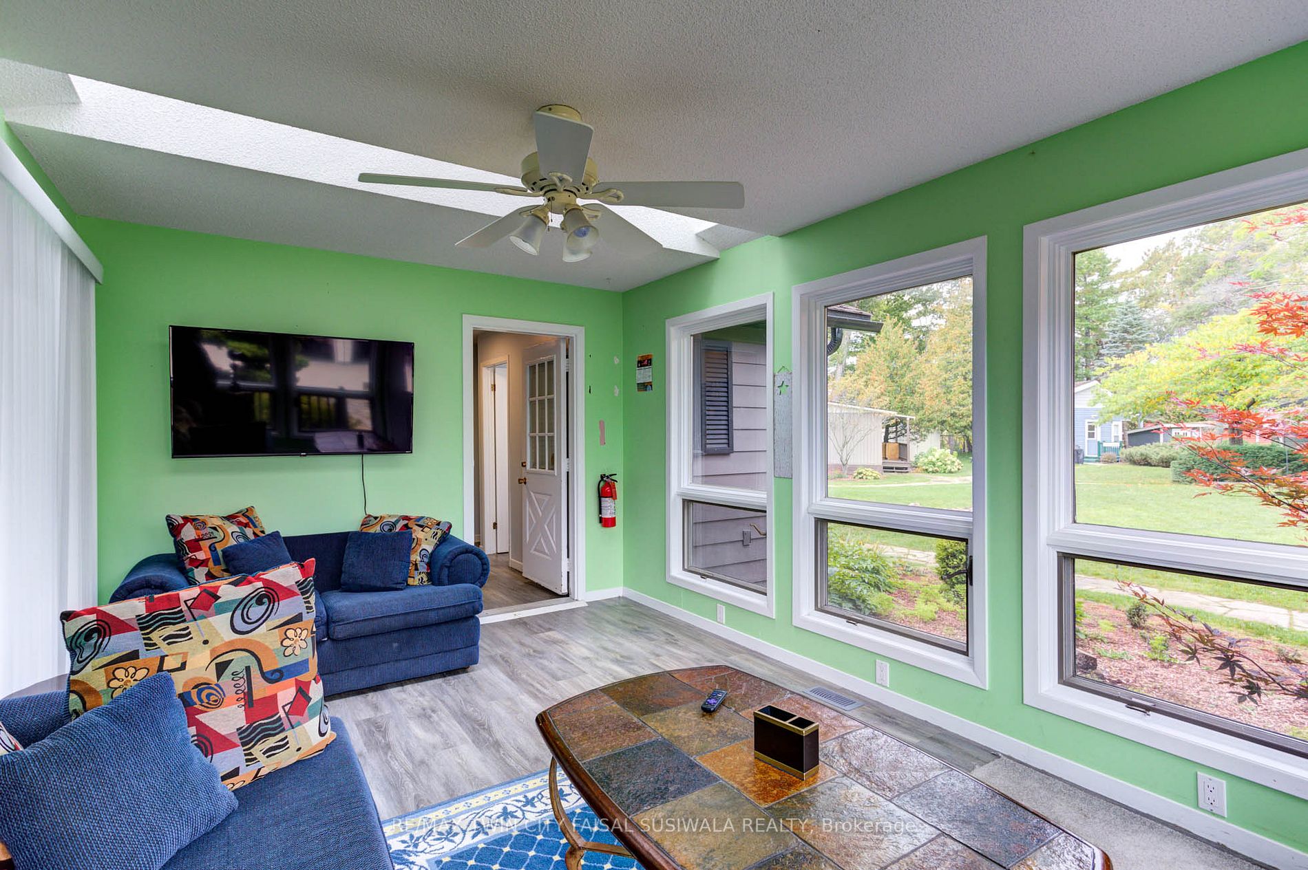 310 River Rd E