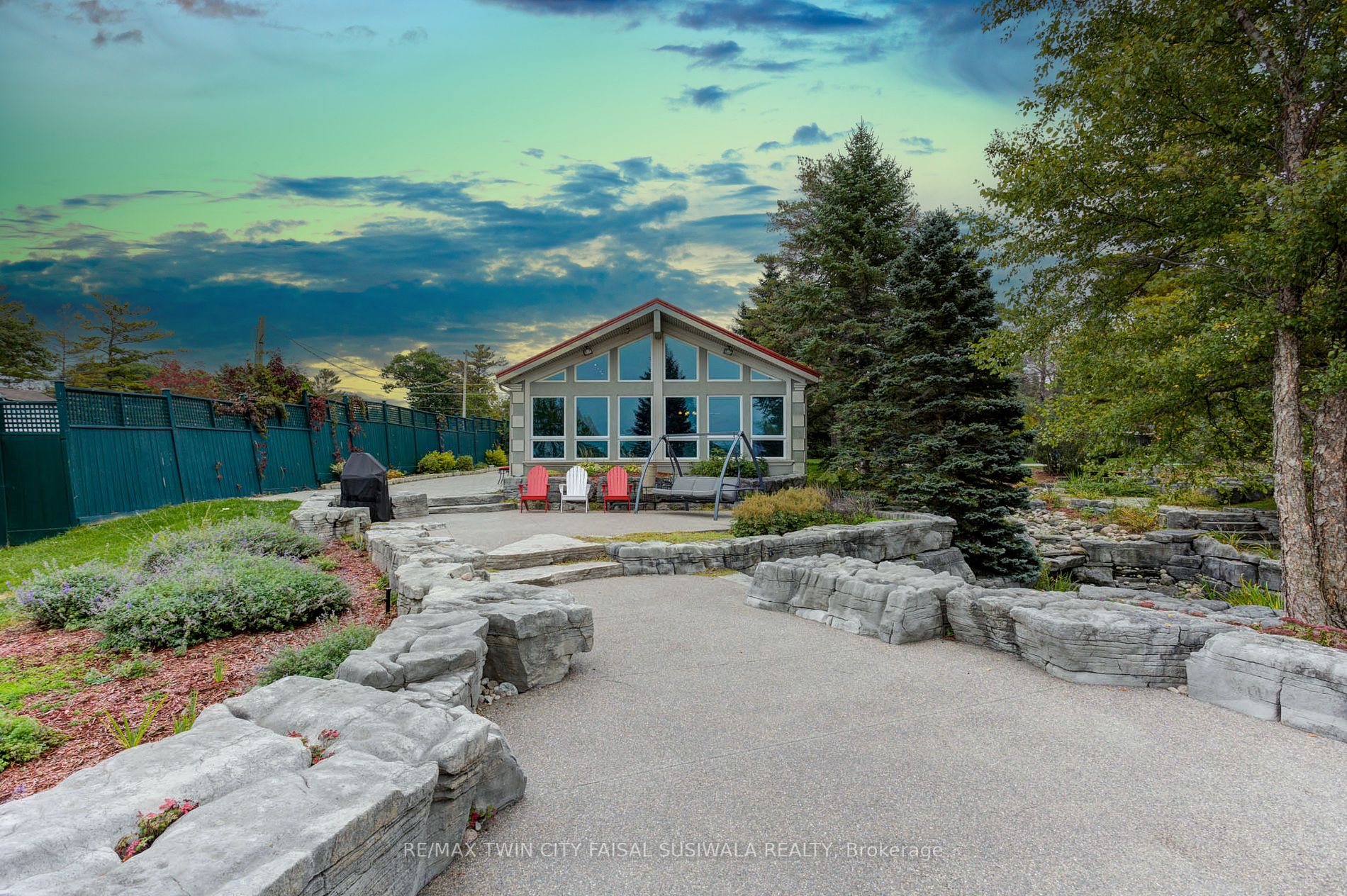 310 River Rd E