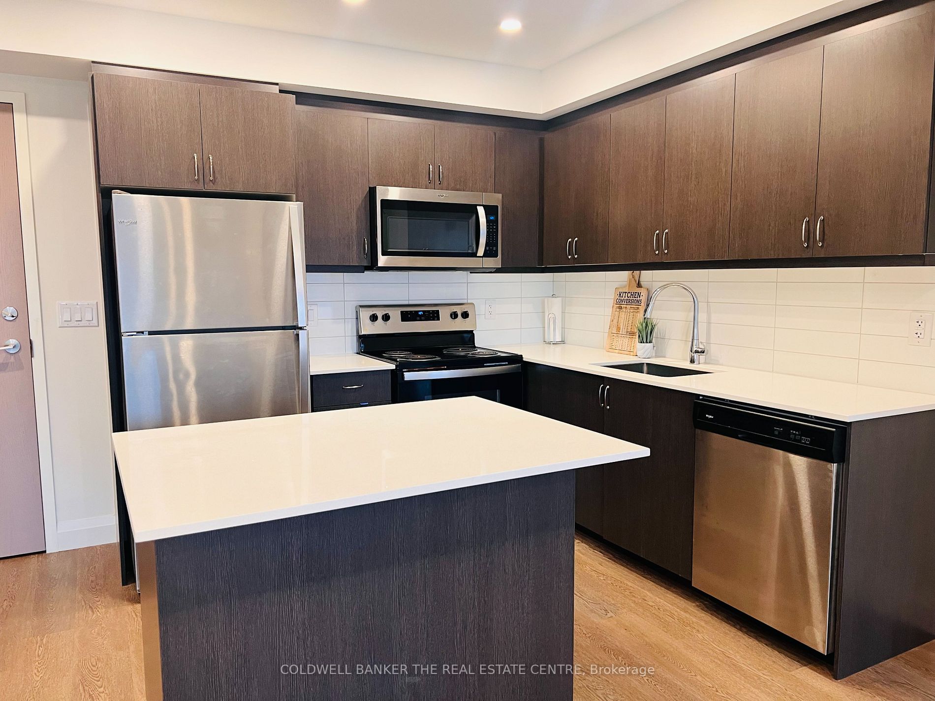 58 Lakeside Terr, #709