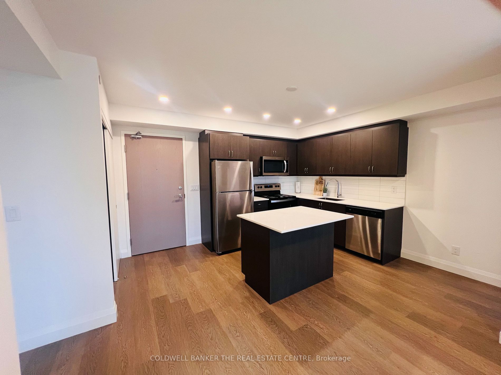 58 Lakeside Terr, #709