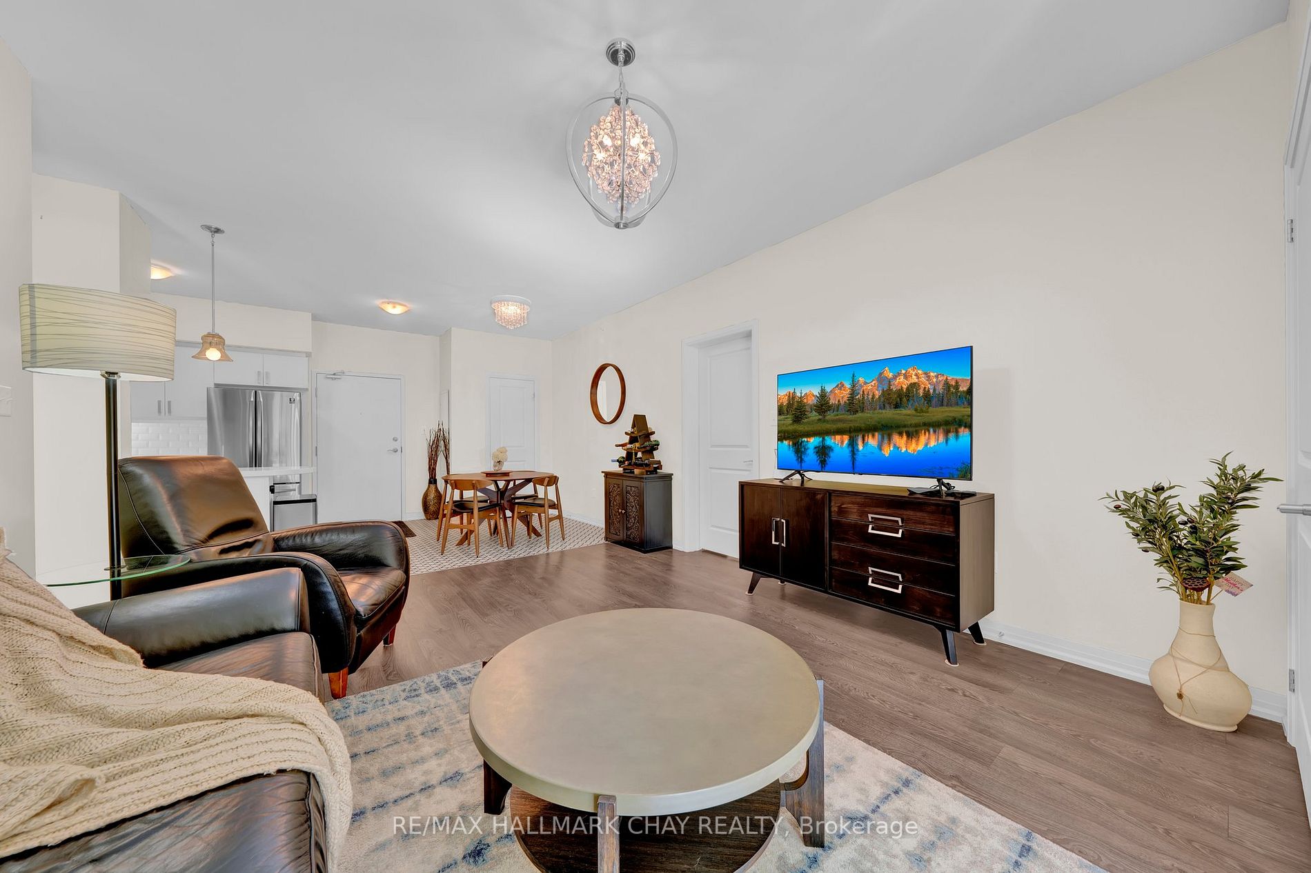304 Essa Rd, #310