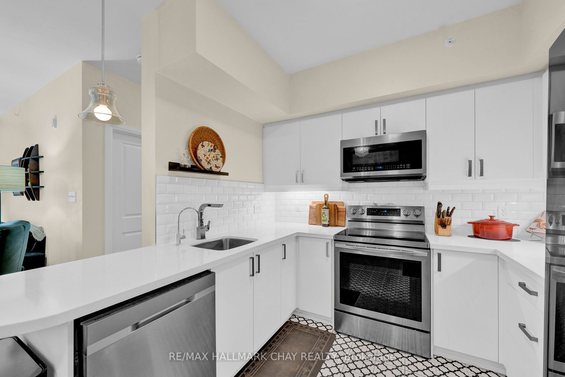 304 Essa Rd, #310