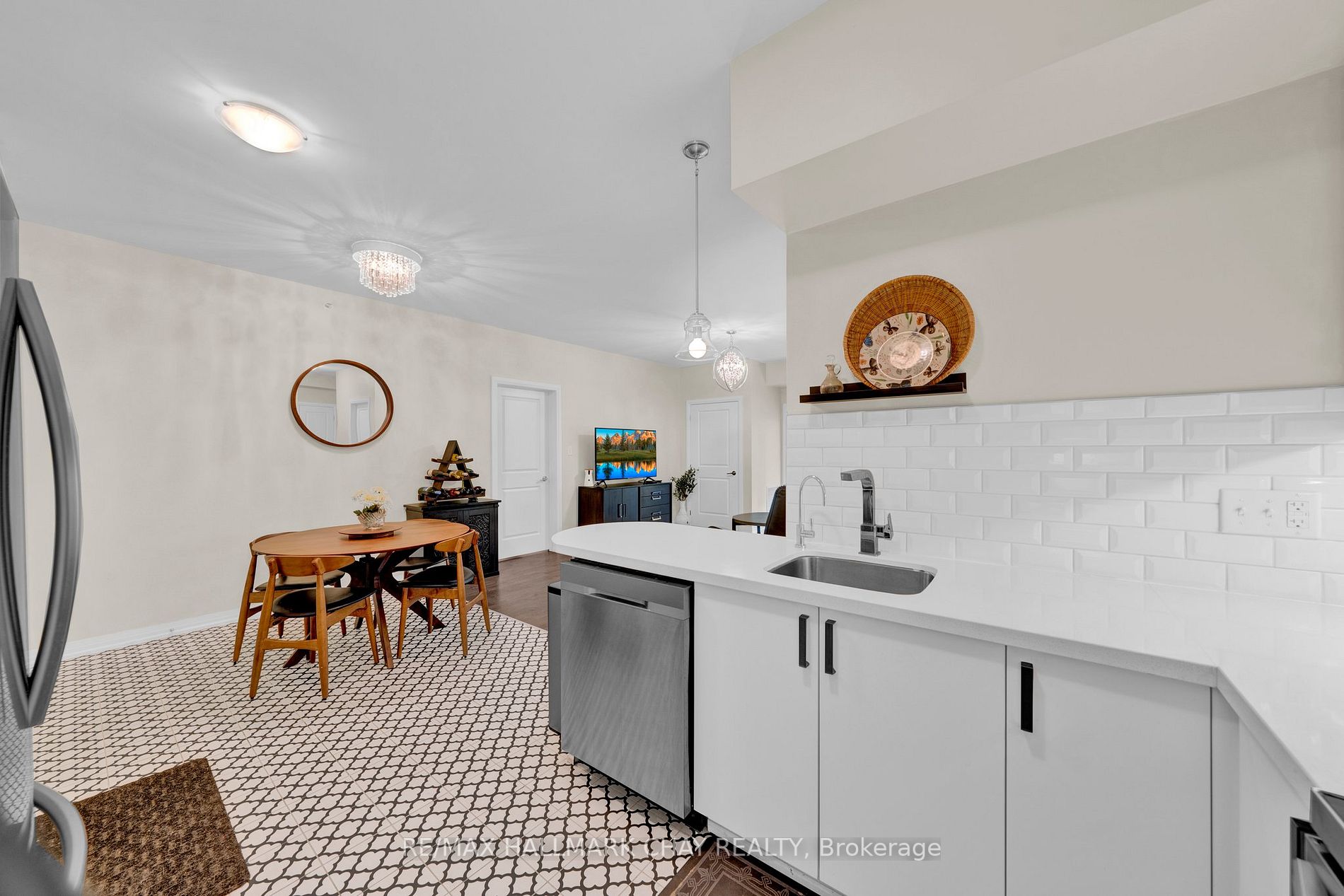 304 Essa Rd, #310