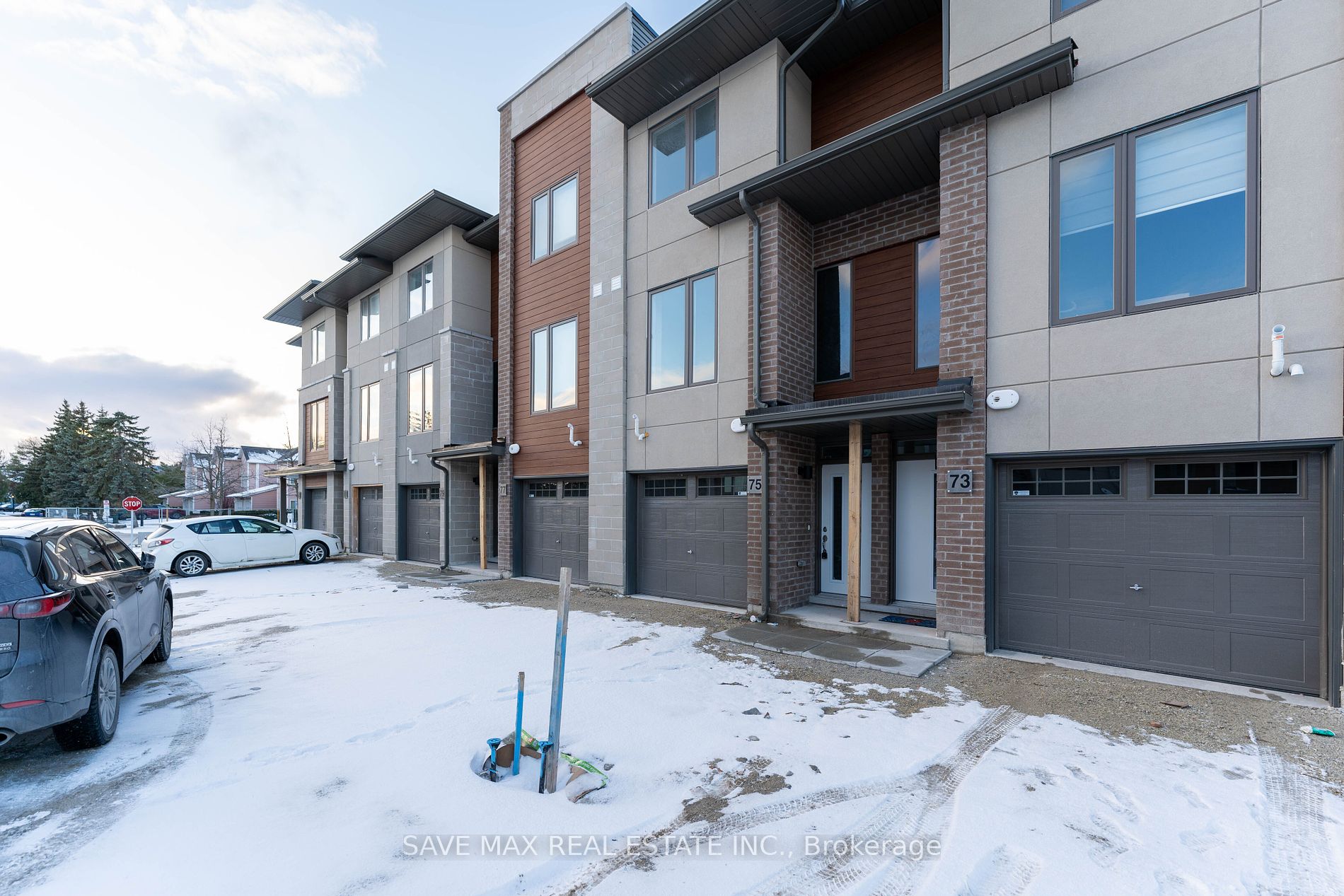 75 Winters Cres, #33