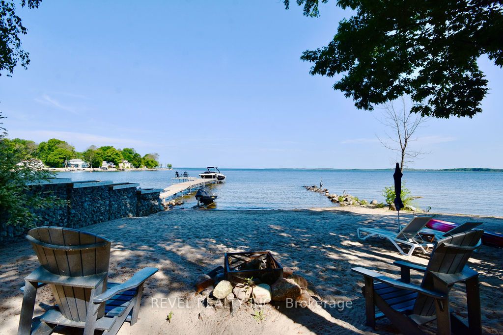 252 Robins Point Rd