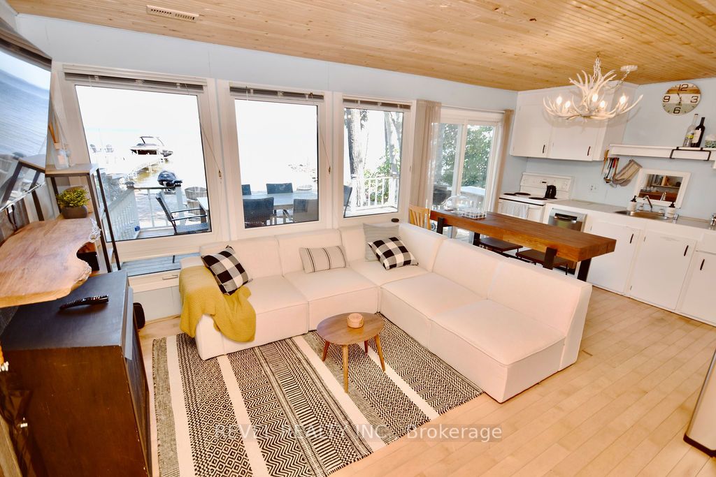 252 Robins Point Rd