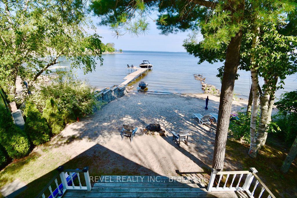 252 Robins Point Rd