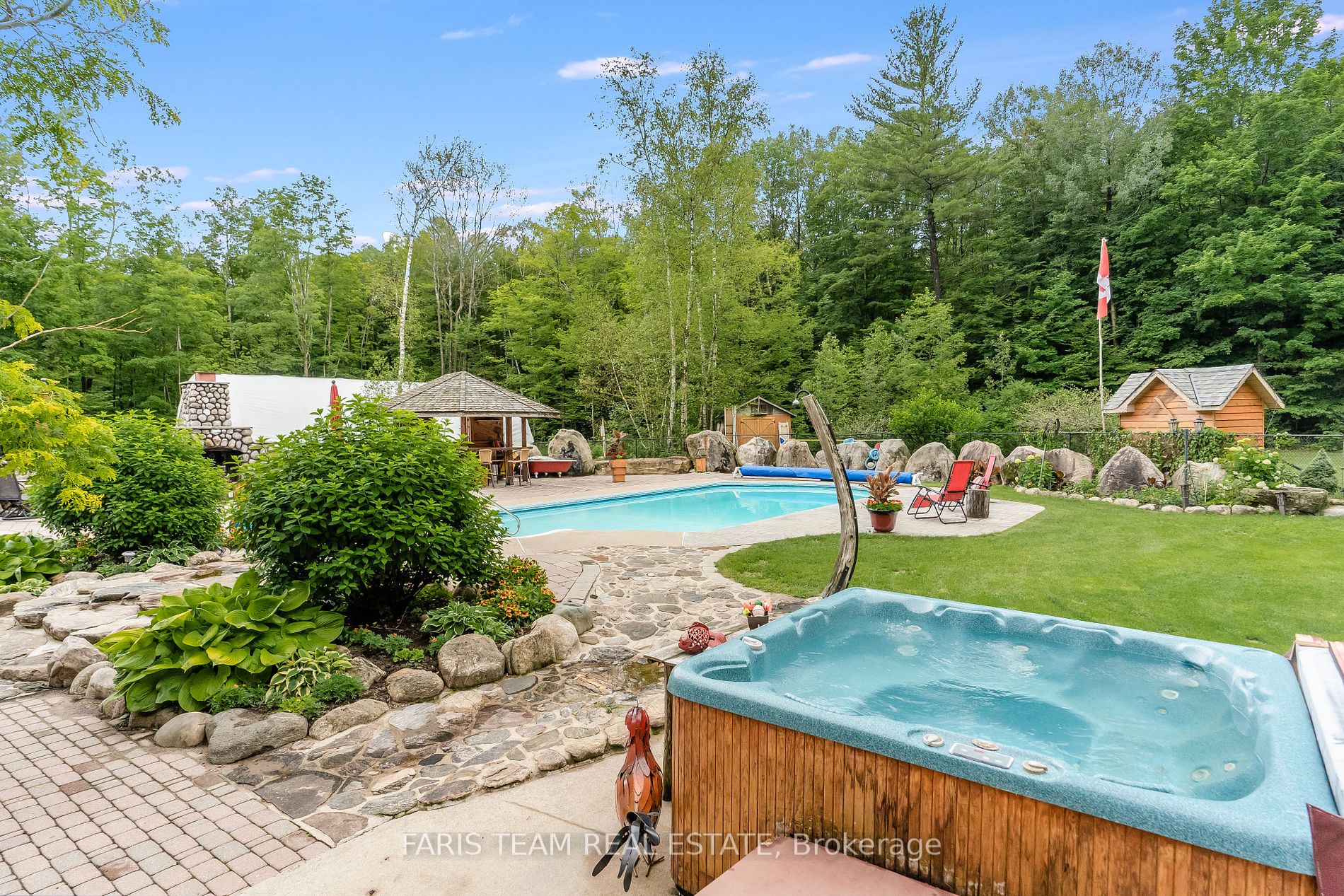 697 Lafontaine Road E