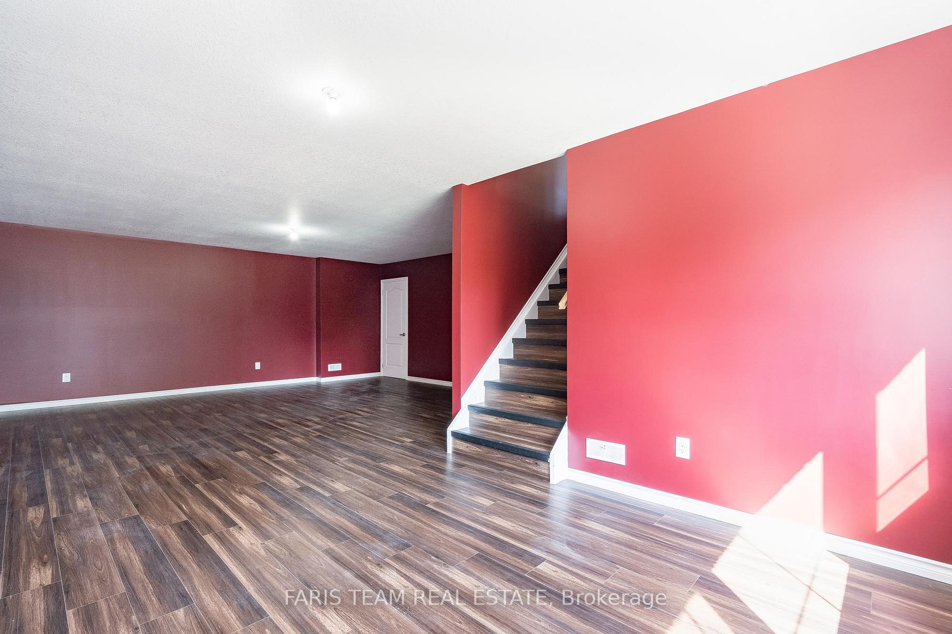 196 Lindsay St