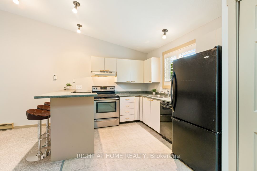 12 Dawson Dr, #403
