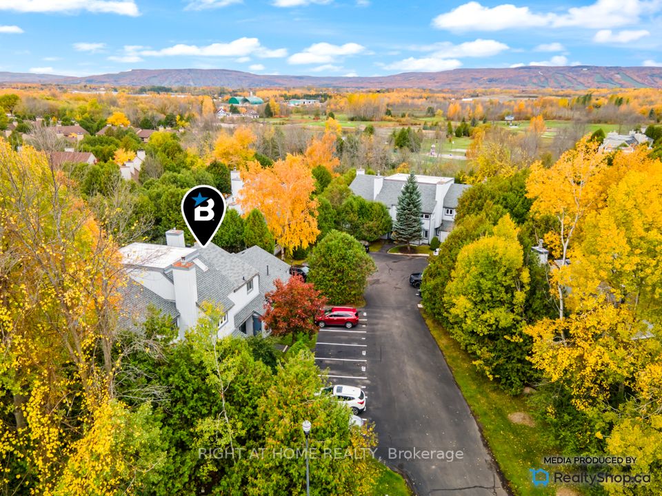 12 Dawson Dr, #403