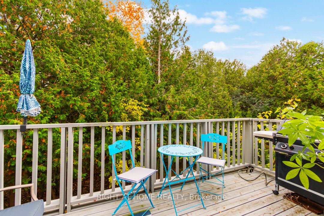 12 Dawson Dr, #403