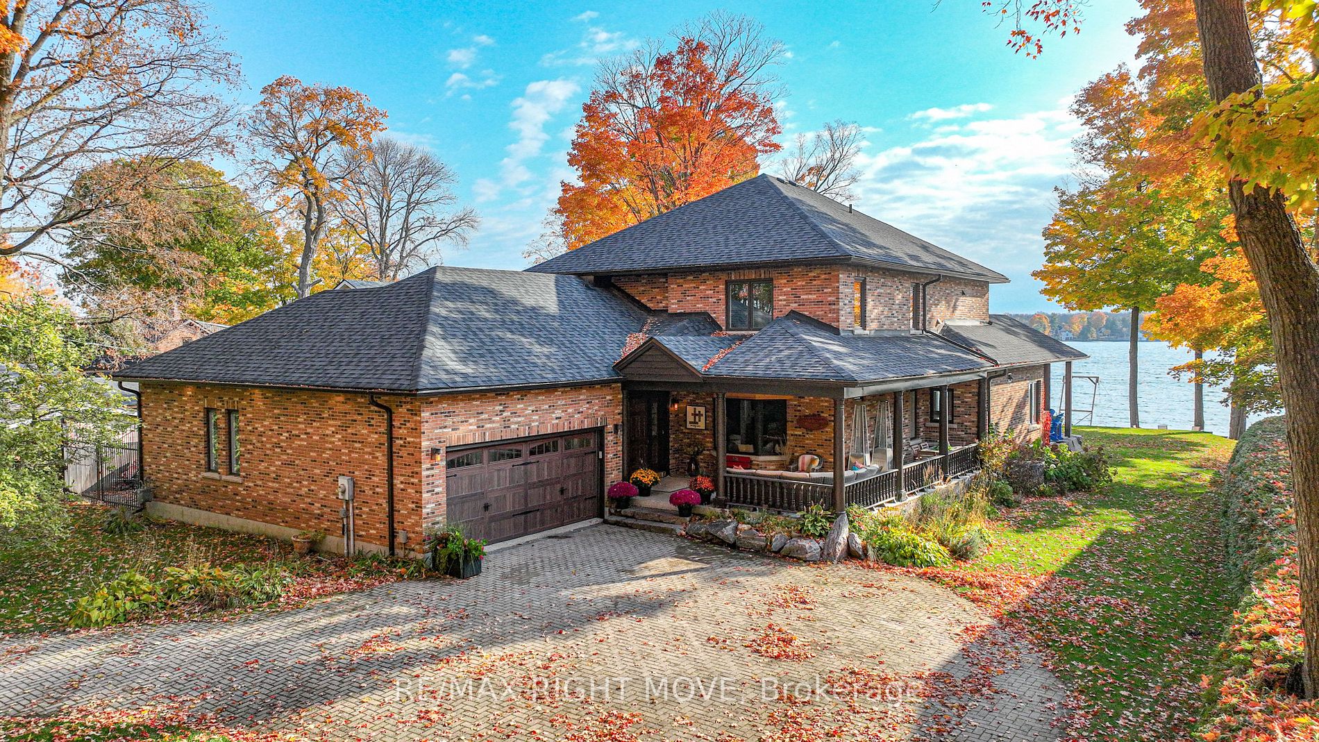 449 Victoria Cres