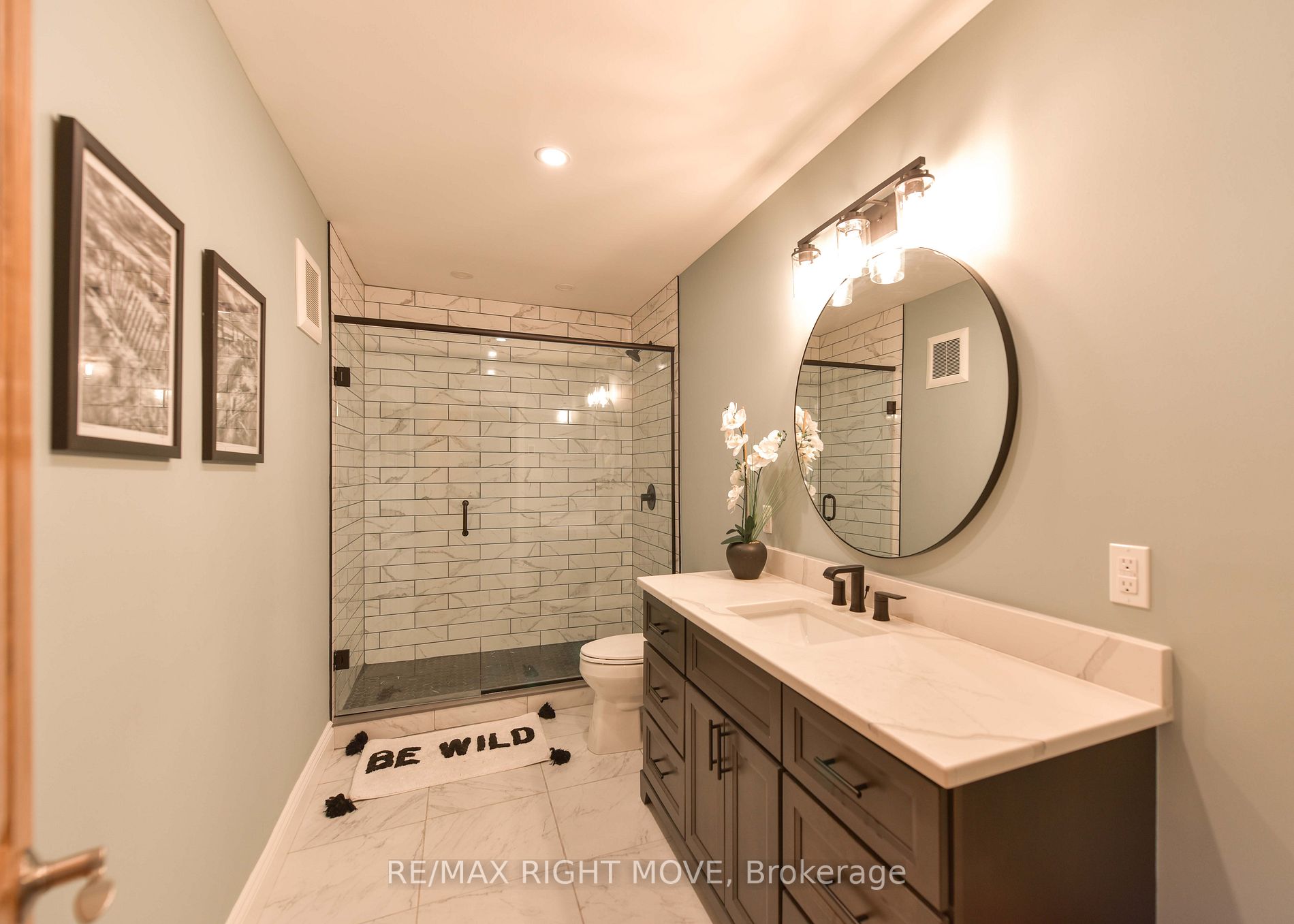 449 Victoria Cres