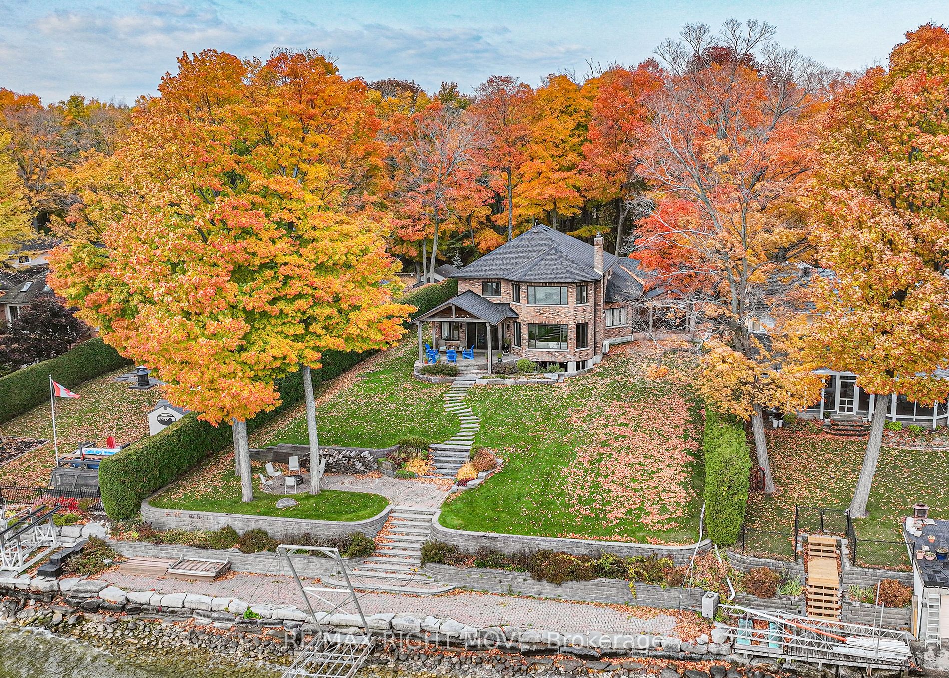 449 Victoria Cres