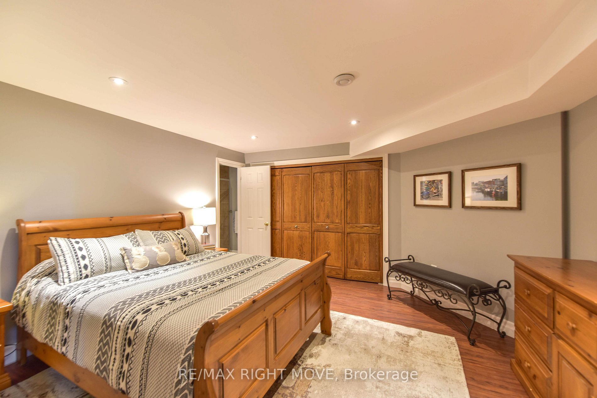 449 Victoria Cres