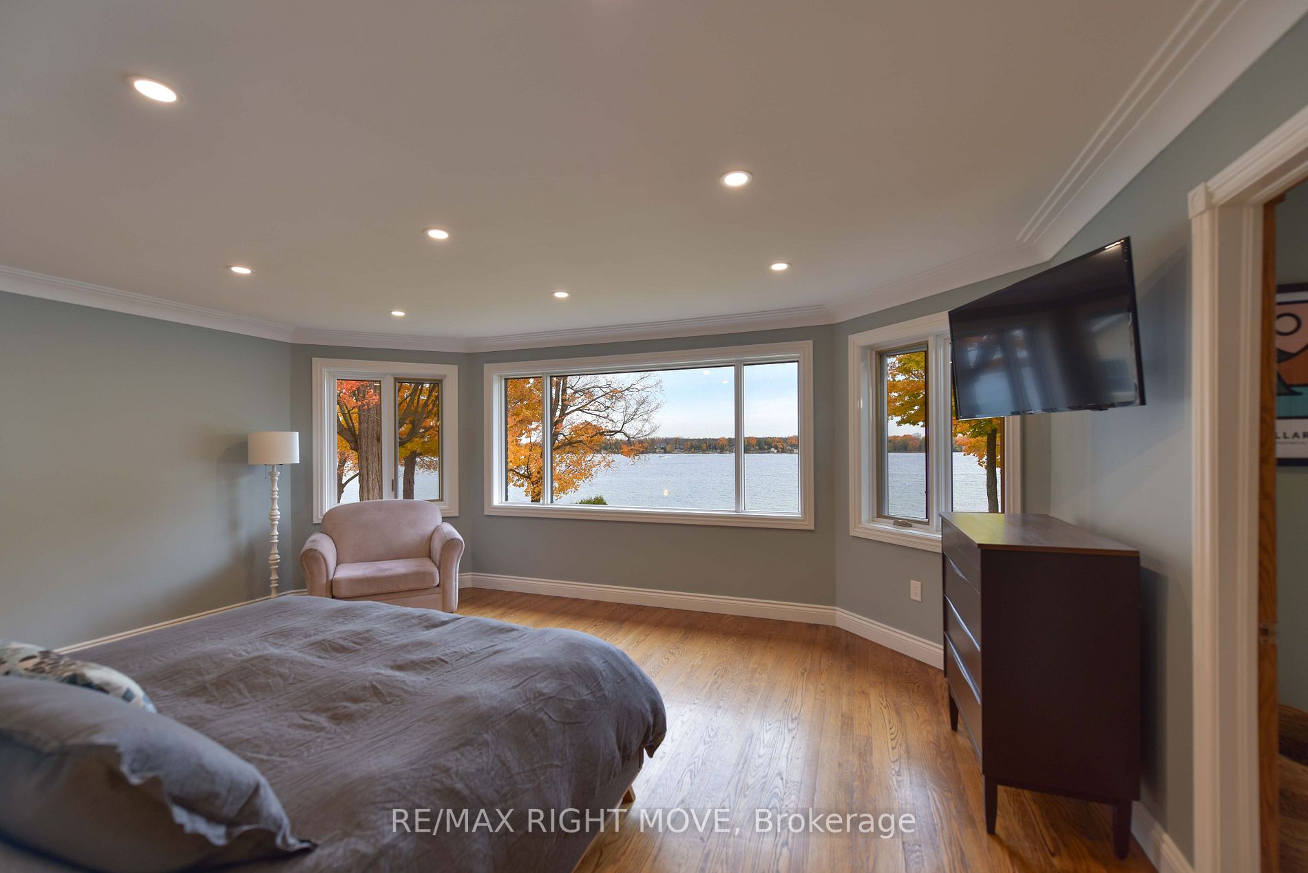 449 Victoria Cres