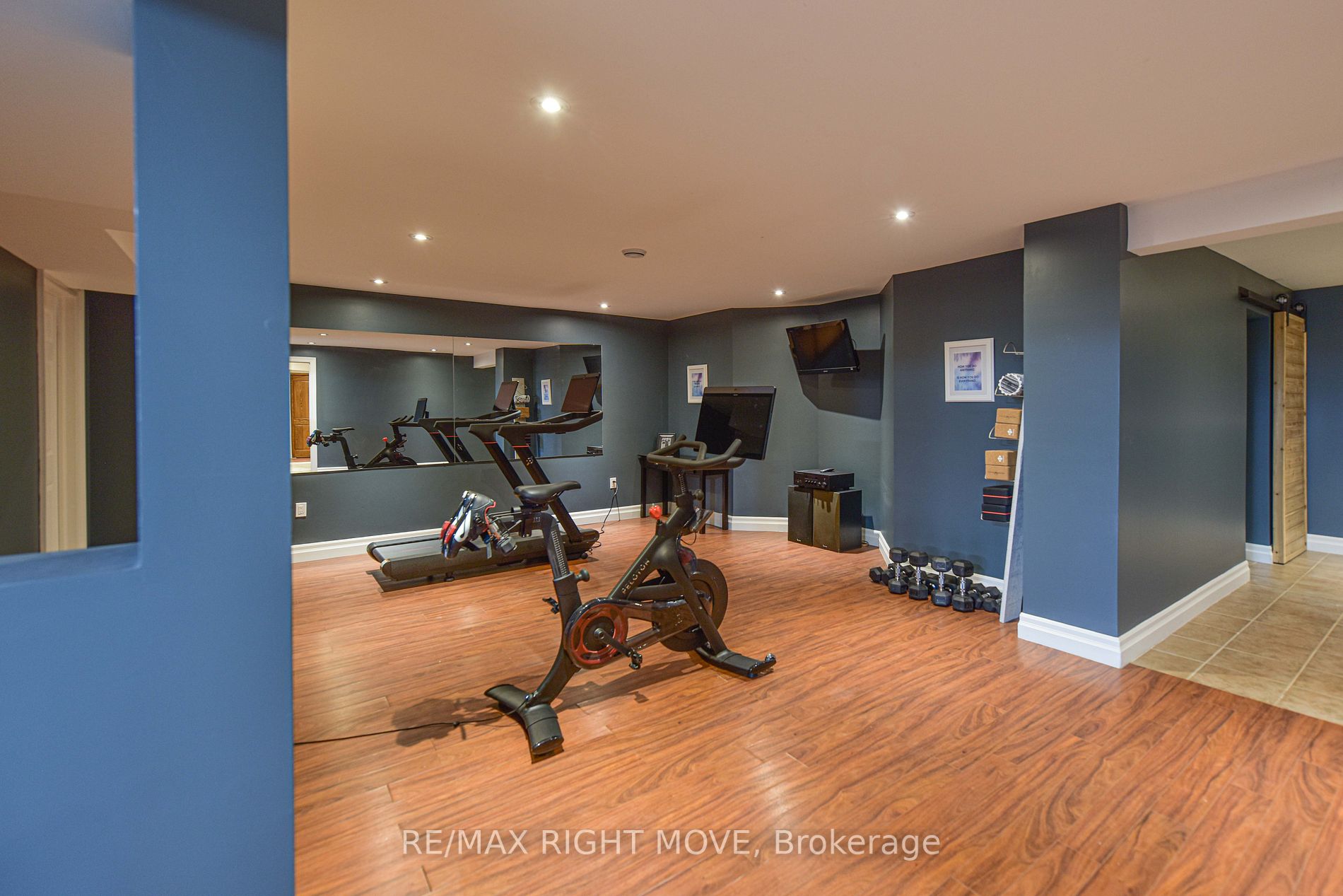 449 Victoria Cres