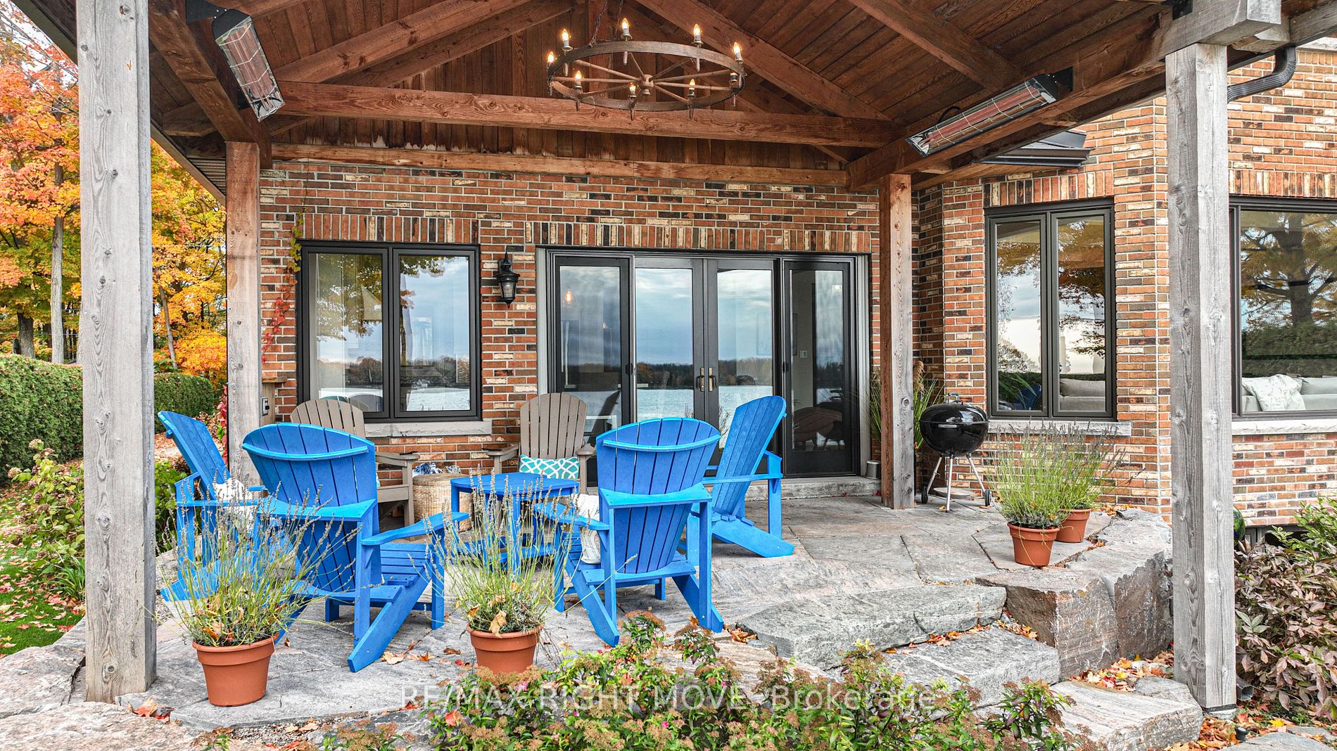 449 Victoria Cres