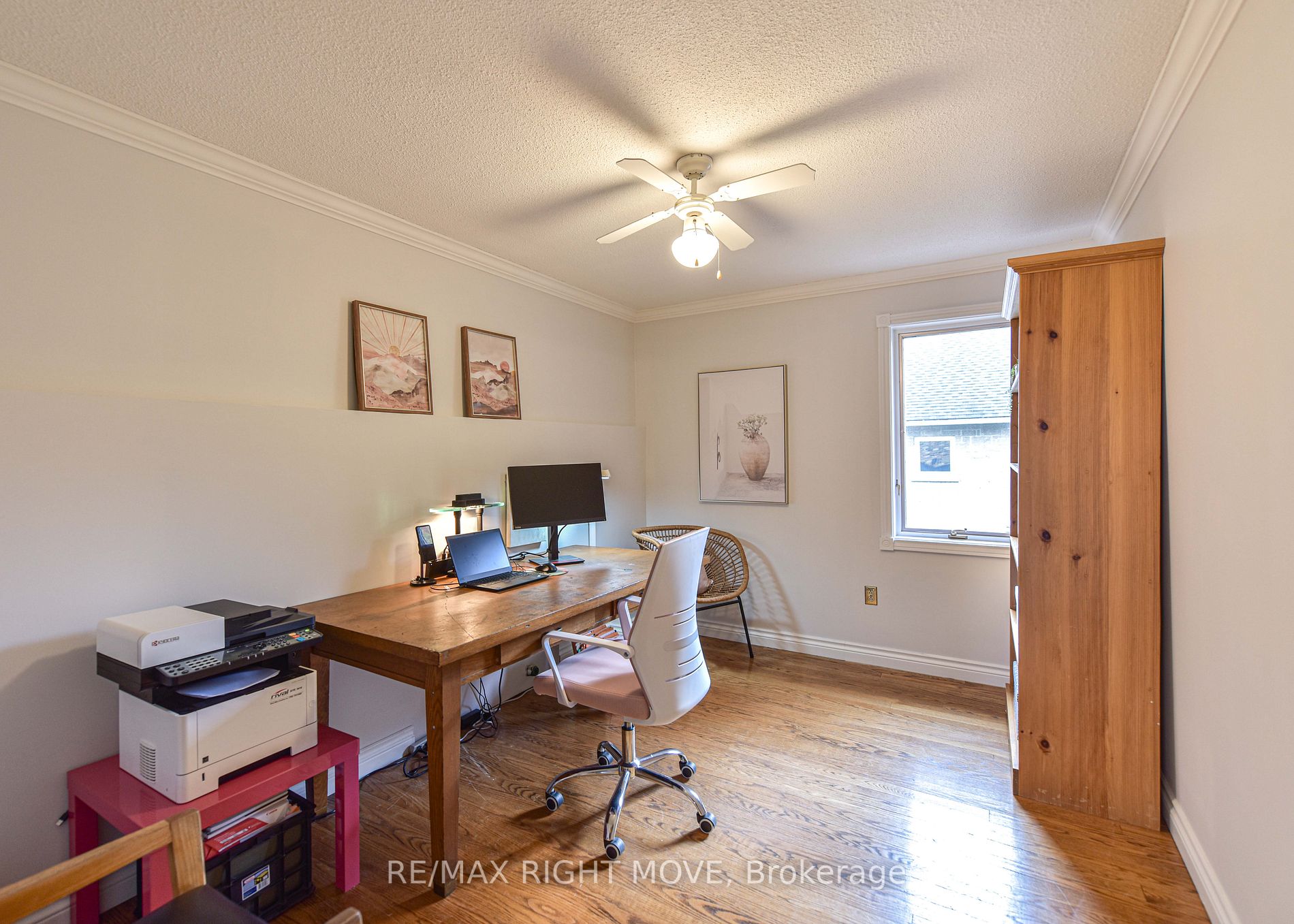 449 Victoria Cres