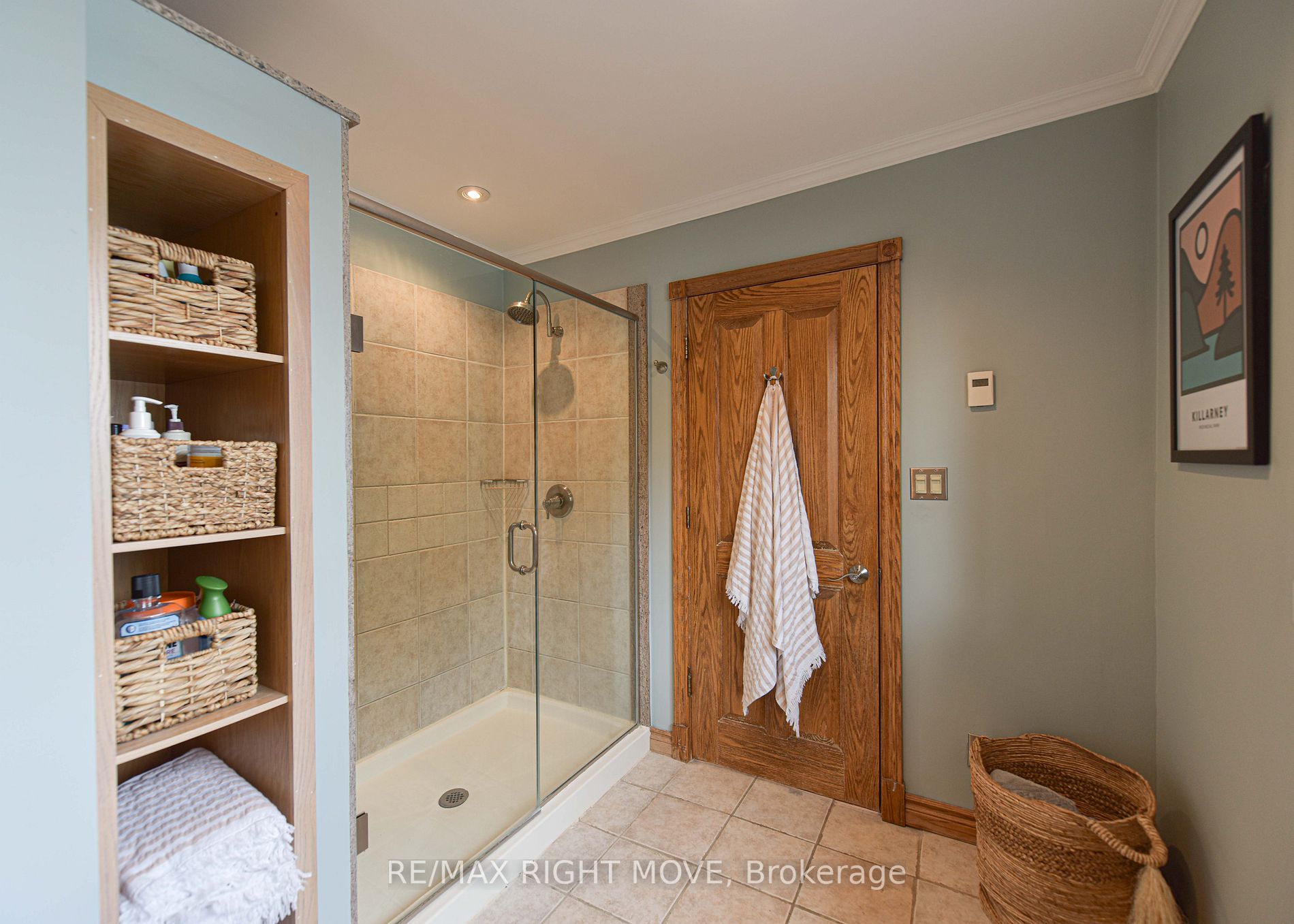 449 Victoria Cres
