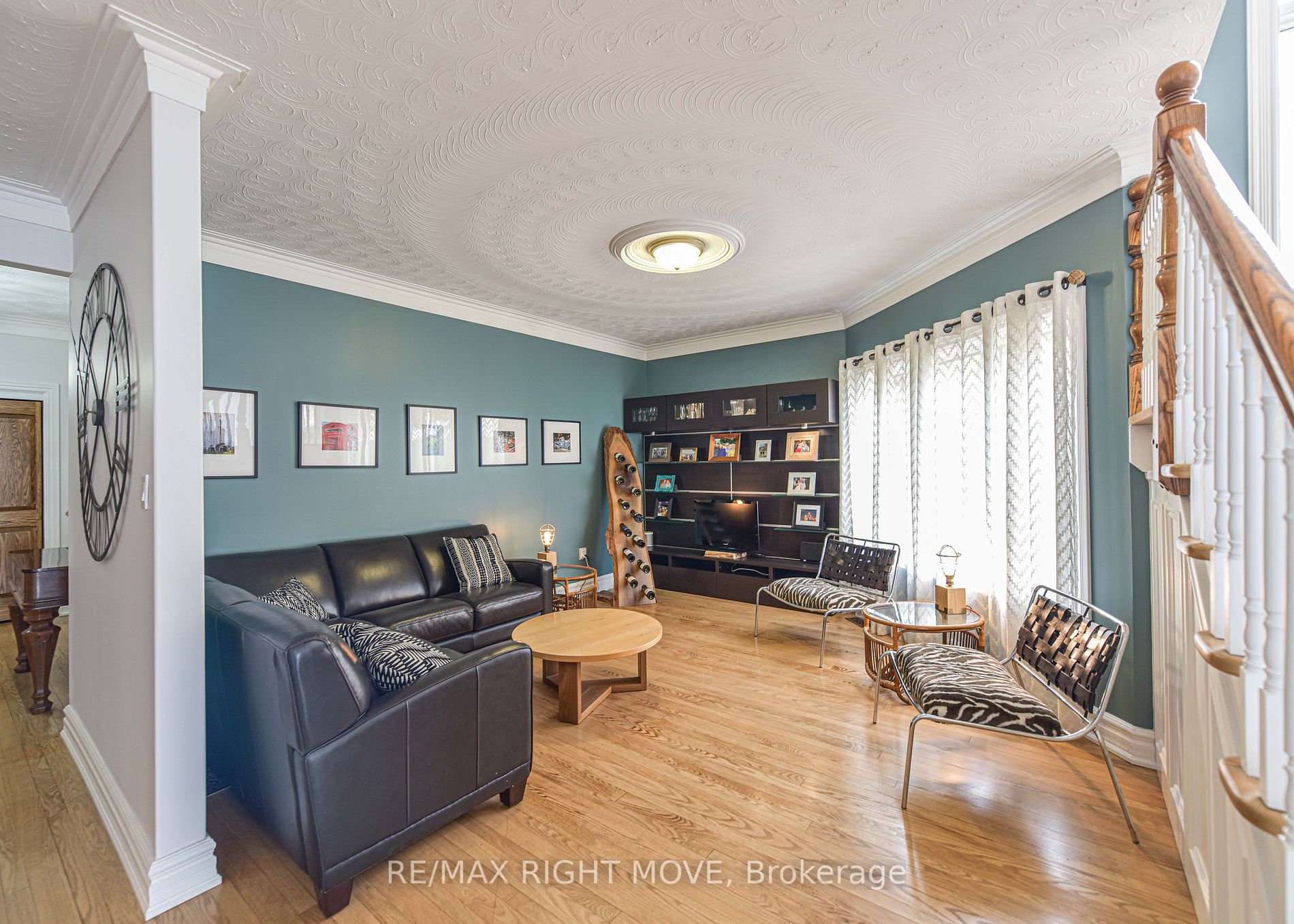 449 Victoria Cres