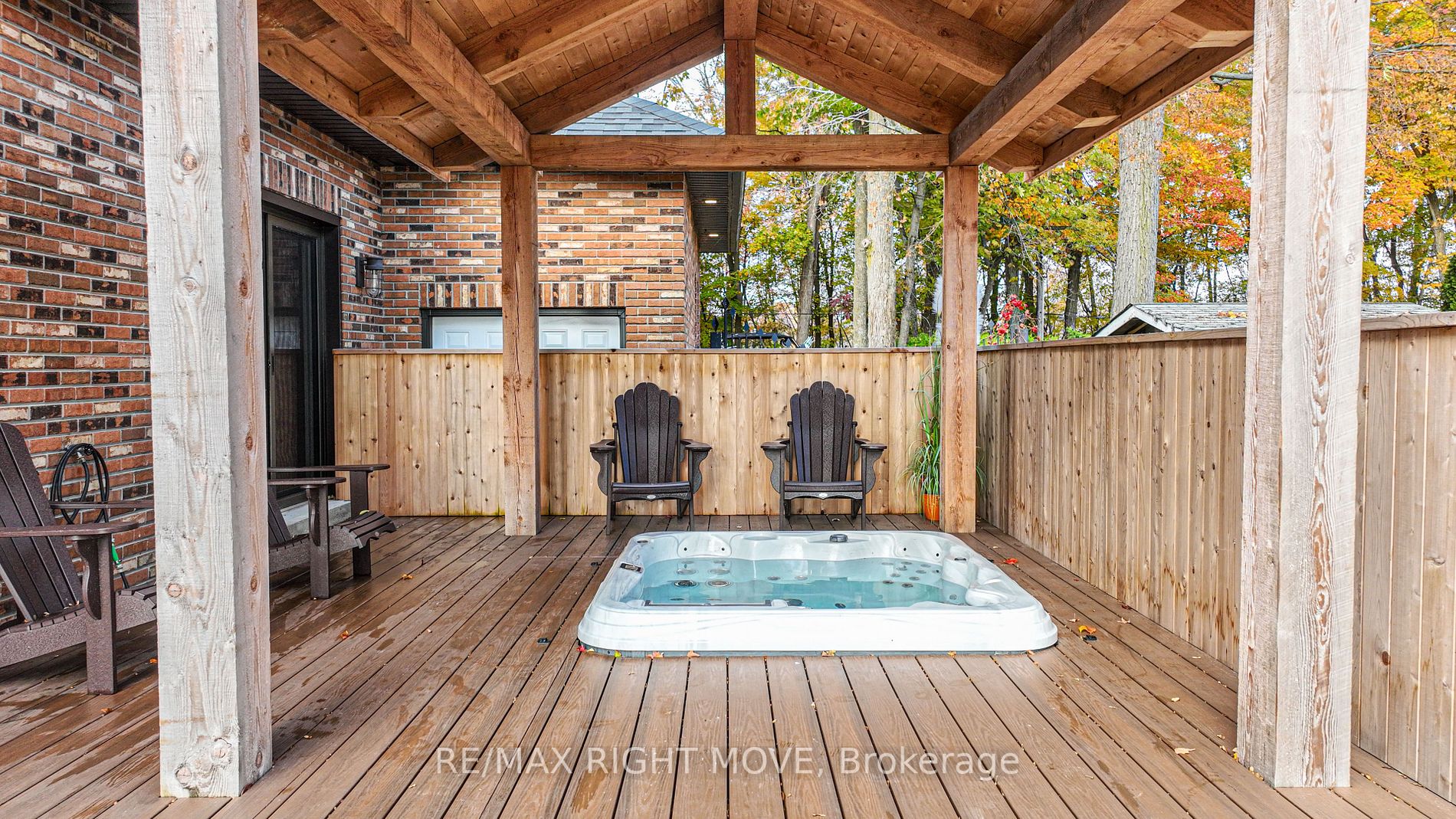 449 Victoria Cres