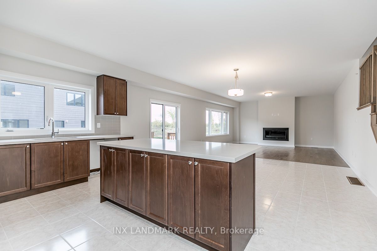 3772 Sunbank Cres