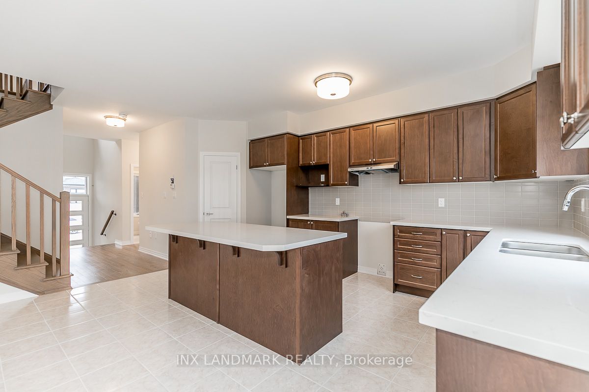 3772 Sunbank Cres